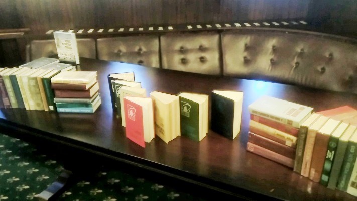 Серия книг "Морской роман" на "Авроре" Серия книг "Морской роман" на "Авроре"
